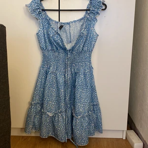 Blå klänning  - Säljer denna blåa klänningen i storlek 36. Knappt använd. Gratis frakt 