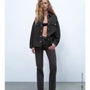 Zaras midrise jeans  - Säljer dessa Zara jeans som är supersnygga, säljer då de tyvär är lite för stora för mig.