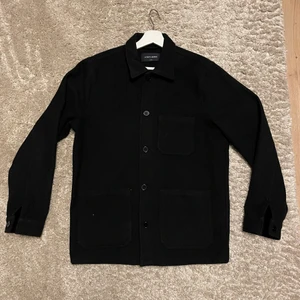 A Day’s March overshirt - Varm och skön overshirt, inga skador eller liknande, köpt i butik! Tar emot bud så var ej rädda att buda