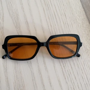 Solglasögon  - Solglasögon från ASOS🤩