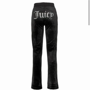  Juicy Couture Byxor - Säljer mina helt nya jucy byxor i xxs endast testade skriv för mer bilder elelr  frågor skriv bara 🥰 Pris kan diskuteras 