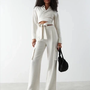 Söker!! - Söker de här cargo byxorna från Gina tricot. Storlek 36 eller 38