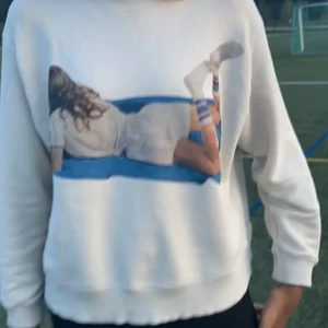 Zara tröja - Zara tröja som jag köpte förra sommaren. Inte fått användning för. Köpte runt 399(frakten ingår i priset)⚡️