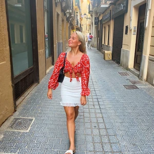 Superfin top - Så himla fin blommig top 😍 endast använd 1 gång!