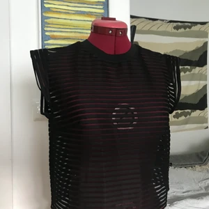 &other stories, semitransparent topp XS - I felfritt skick, aldrig använd.