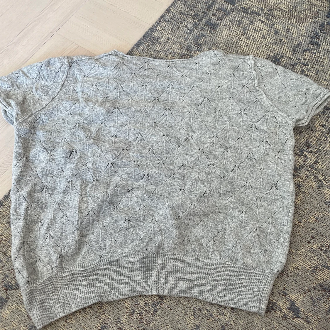 Stickad grå topp - 91