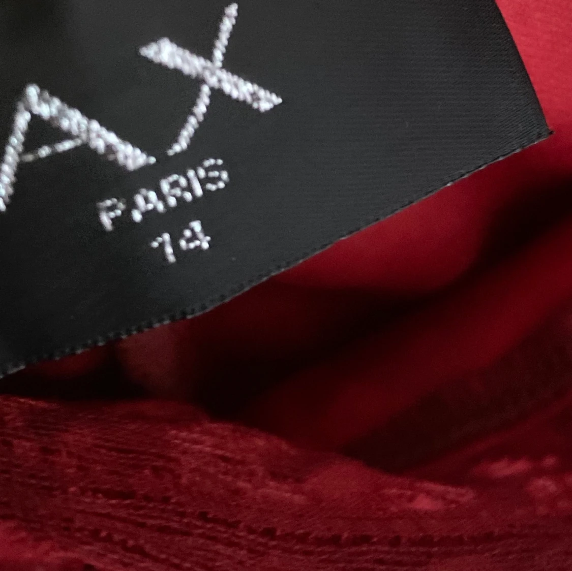 Röd spetsklänning (midi) - 91