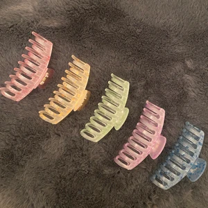 Hårklämma  - Finns i flera olika färger⚡️⚡️⚡️⚡️🌈🌈🌈