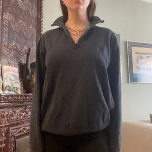 Gant tröja - Stickad tröja från gant i urtvättad blå färg. Storlek S för män då sitter lite oversize på mig som normalt har xs/s