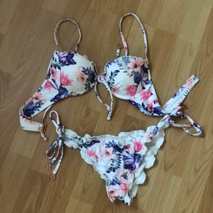 Bikini  - Toppen är i 75A och underdelen i 38! Sparsamt använd och mest legat i garderoben! Underdelen går även o knyta om till större eller mindre!  #hm #bikini #summer  kan mötas upp i malmö/Arlöv/Lund 
