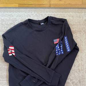 Vintage USA tröja storlek M! Har inte använt den nånting och den är i väldigt fint skick❤️ 100kr+frakt