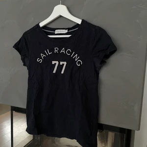 Sail Racing - En tröja från Sail Racing. Använd ett par gånger. Storlek xs. Köparen står för frakten 🤍