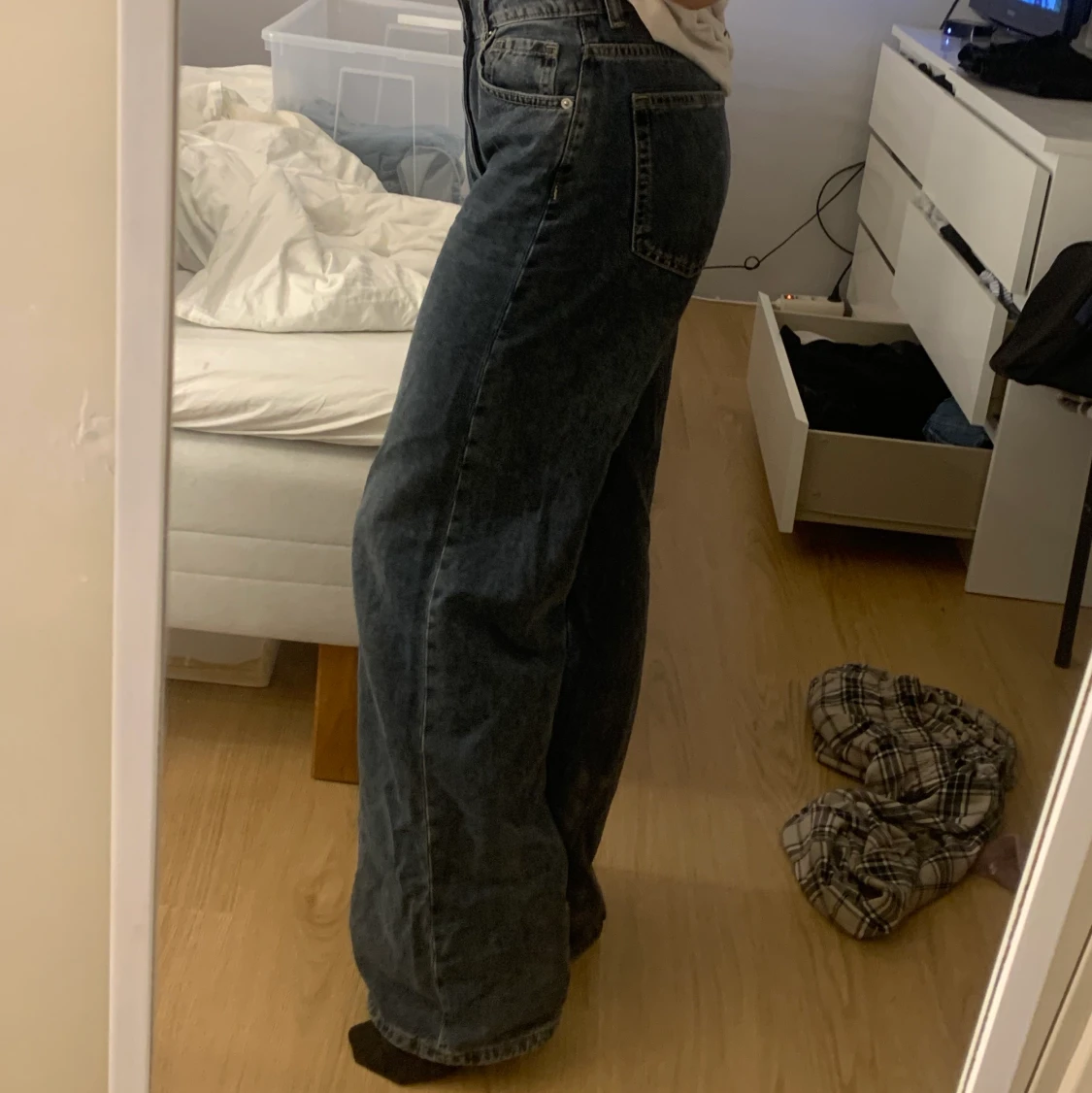 Mörkblå jeans från Hm - 90