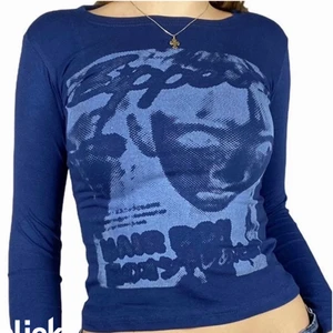 Y2k tröja - Bild tagen från hemsida!! Jättefin tröja som jag säljer för att den har blivit för liten ❤️