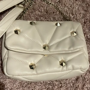 Väska  - Super cool väska från zara, buda i kommentarerna om det är fler som är intresserade❤️kom privat för mer info