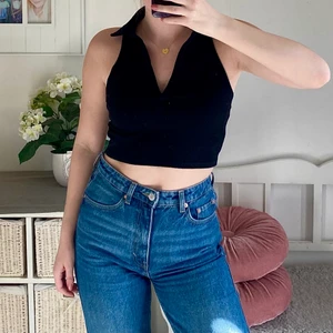 Linne med krage - Säljer ett linne med krage. Strl M i nyskick! Köpare står för frakt🪁