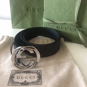 Gucci bälte  - Gucci bälte köpt från Gucci inga skador eller nått nästan som ny använd ett fåtal gånger kvitto och box medföljer 
