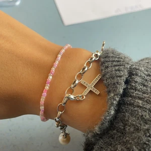 Armband - Rosa armband från vårat eget företag! 30kr