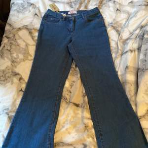 Jätte fina bootcuts jeans! Jag köpte de för 130, det är knappt använda!🌸