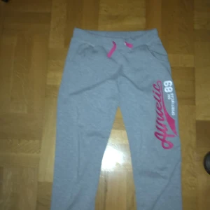 Soc - Ett par supersnygga gråa mjukisbyxor! 