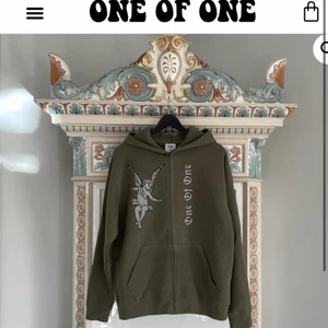 One of One kofta - Lägger upp igen pga oseriösa köpare. Buda endast om du är intresserad!! Köp direkt för 1500. 