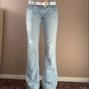 Ljusblå lågmidjade  - Snygga ljusblå lågmidjade byxor. Skriv för mer info, frakt blir 79💕