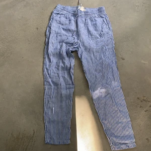 Byxor  - Ett par skit sköna sommar byxor som är jättte fina på sommaren när det är varmt !! 