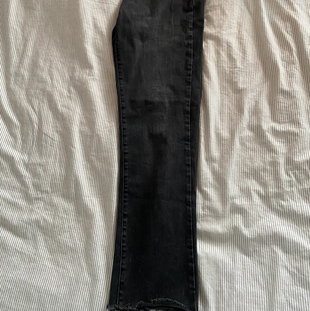 Svarta jeans, 70kr + frakt💕. Jeans & Byxor.