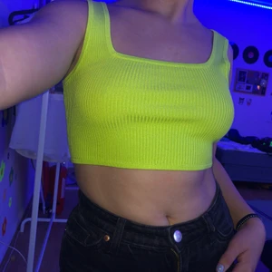 supersöt neongrön croptop  - liten crop top som passar till mycket❤️