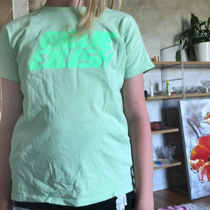Billie Eilish -T-shirt  - Neongrön Billie Eilish t-shirt, lite urtvättad