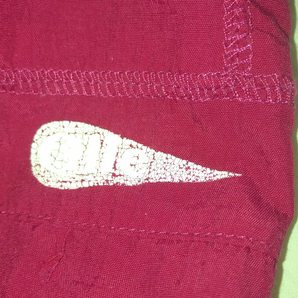 Märket på tyget har sina brister, men färgen på tyget har stannat kvar :-). Shorts.