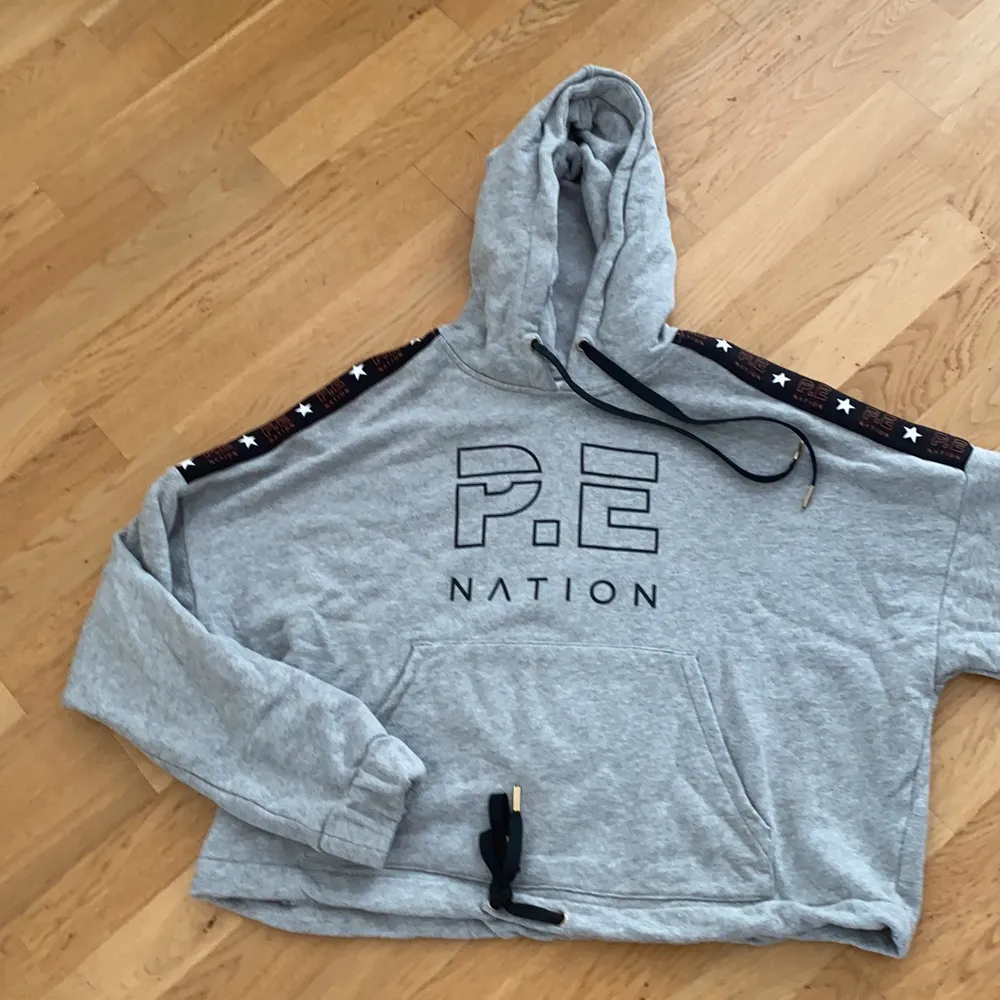 P.E. nation hoodie från HM. Hoodies.