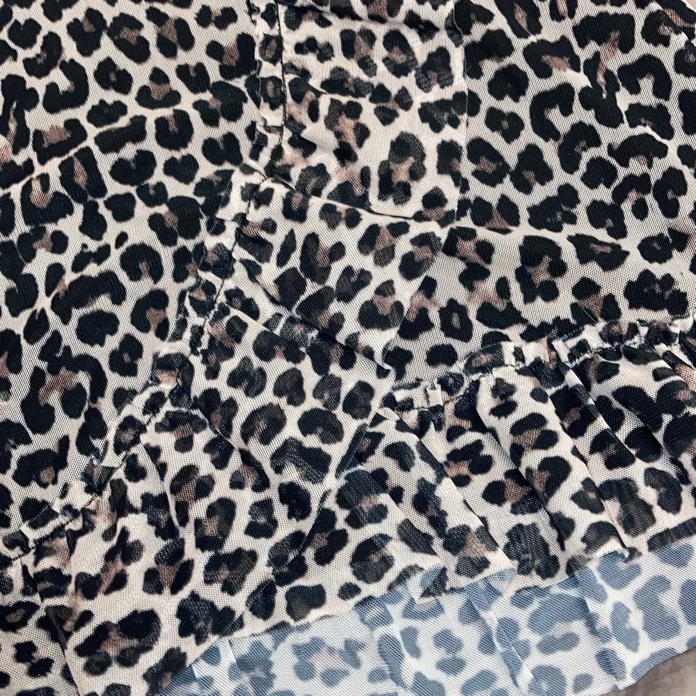 Jätte söt leopard kjol från lindex i storlek 158/164(barnstorlek) den passar även storlek S. Säljs för 60kr eller högsta bud😃. Köparen står för frakten.. Kjolar.