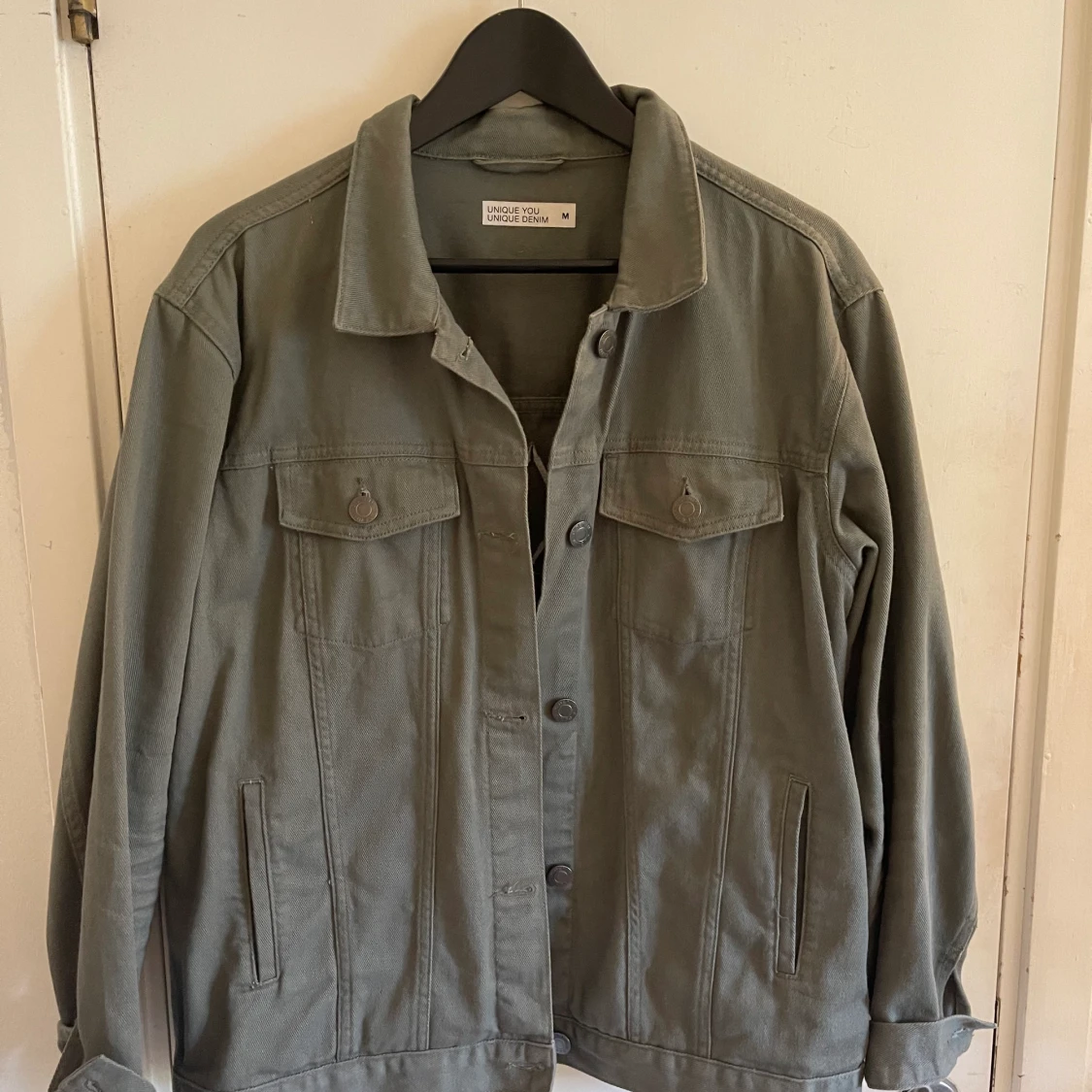 Militär grön jacka med detaljer - 91