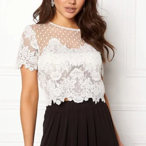 Ida Sjöstedt Top stl 34 - Superfin top som tyvärr är för liten för mig och därav endast använd en gång🤍 första bilden är lånad