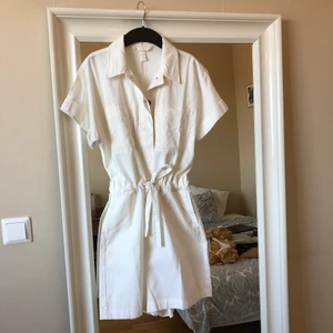 Jumpsuit hm 34 - Jumpsuit från HM, aldrig använd. 