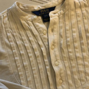 Blus  -  skön och tidlös beige blus 