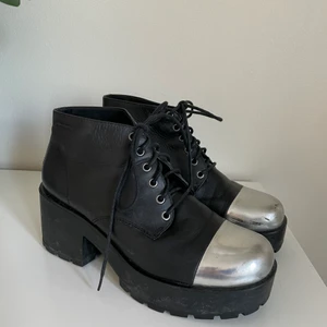 Vagabond dioon boots - Mycket bekväma boots i läder från vagabond i storlek 39. Använt men fint skick.