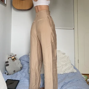 Beiga Byxor - Fina baggy byxor från HM i storlek 34:)