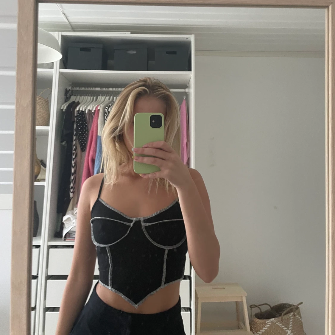 Svart linne med coola detaljer