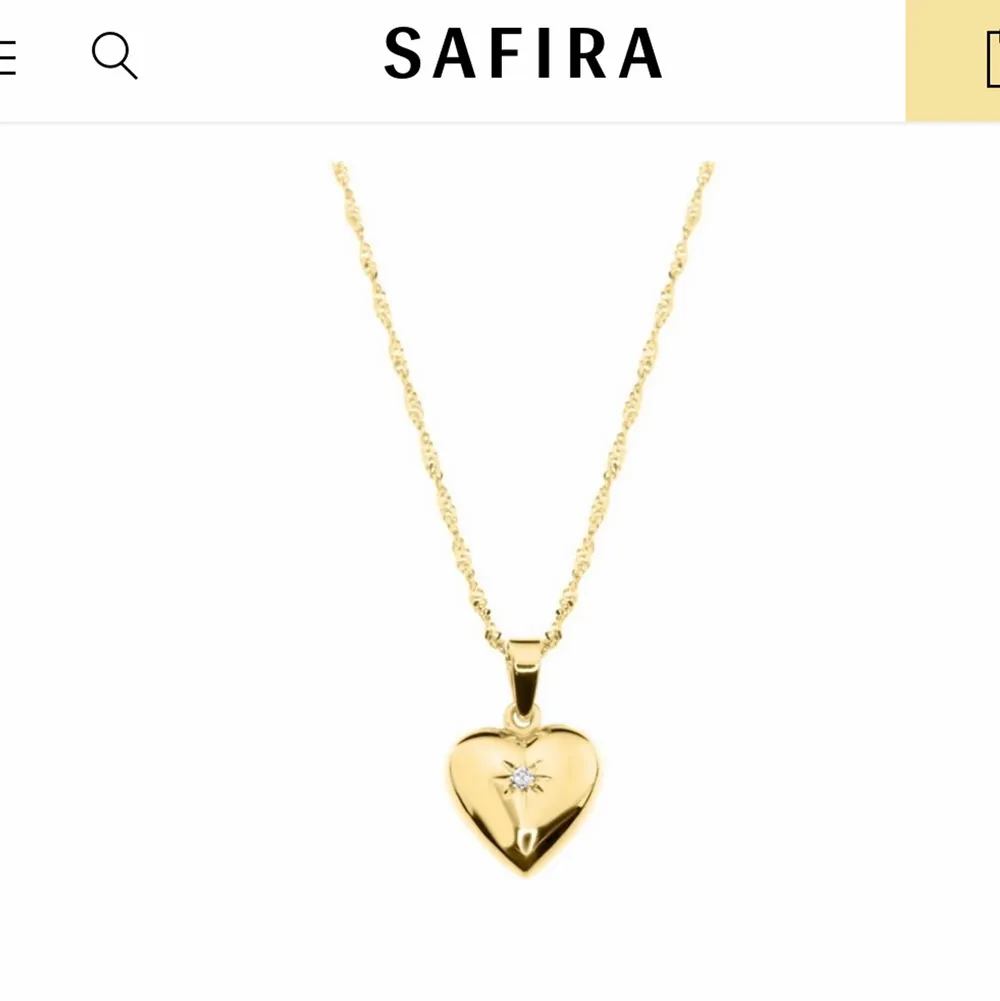 Helt nytt halsband med en hjärtberlock på från Safira, aldrig använt. ”24karats guldpläterade solid hearts as gold- halsband” Längd: 45-54cm.. Accessoarer.