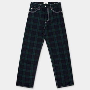 Eytyst rutiga byxor - Rutiga byxor från Eytys i modellen Benzo. Byxorna köptes för 2500 men har tyvärr inte används mer för d:/ fint skick, lite noppriga på ett ställen men kan fixa det innan jag postar! Stora i storlek. Vid frågor är det bara att skriva, frakt står köparen för:)