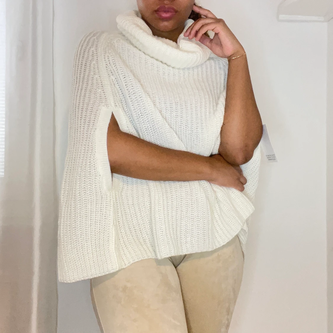 Vit stickad poncho (XS), 95 SEK - 91