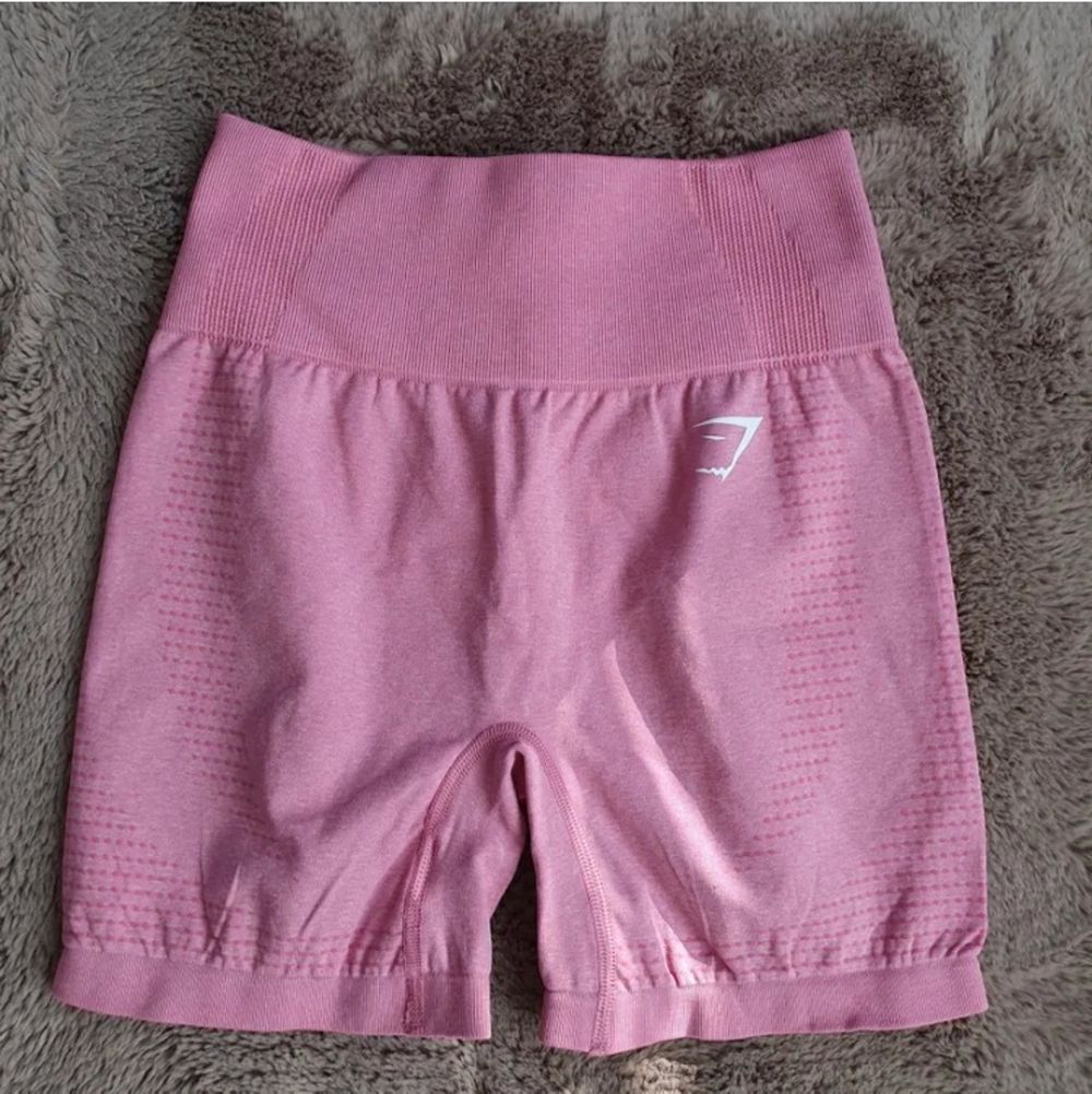 Rosa gymshark shorts | Plick Second Hand