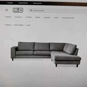 Soffa från mio - Grå soffa från Mio. Inköpt för två år sedan för ca 17.000. Haft hundar hemma. Alla dynor är avtag bara och går att tvätta. 