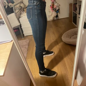 Replay skinny jeans - Från Replay. Mörkblå storlek 25 jag är 164 cm. Använda några gånger 