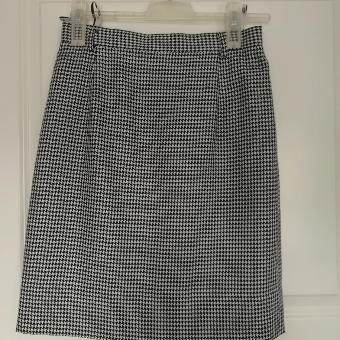 Jättefin kjol, oanvänd!  - 90