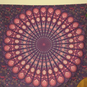 Tapestry - Ett superfint tapestry köpt på fyndiq, säljer för att jag köpte två och gillade de andra mer❤️❤️ köpt för 145kr Den är 130x150 cm 