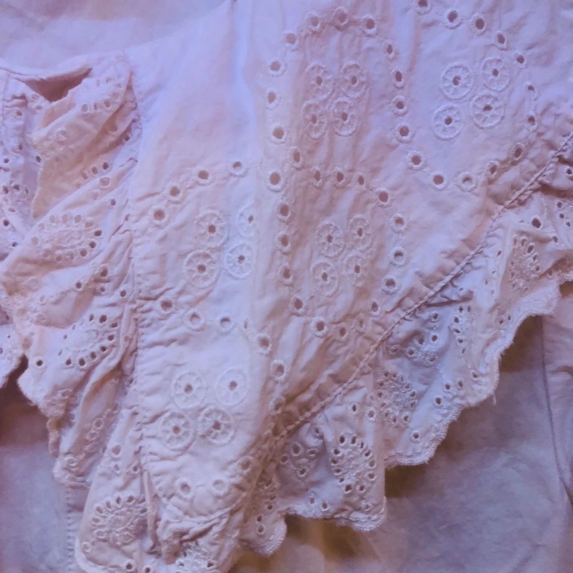 Vit skjorta med krage  - 91