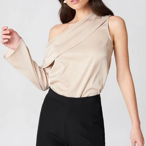 Nakd x hannalicious topp - Storlek 38. Använd en gång så i nyskick. 